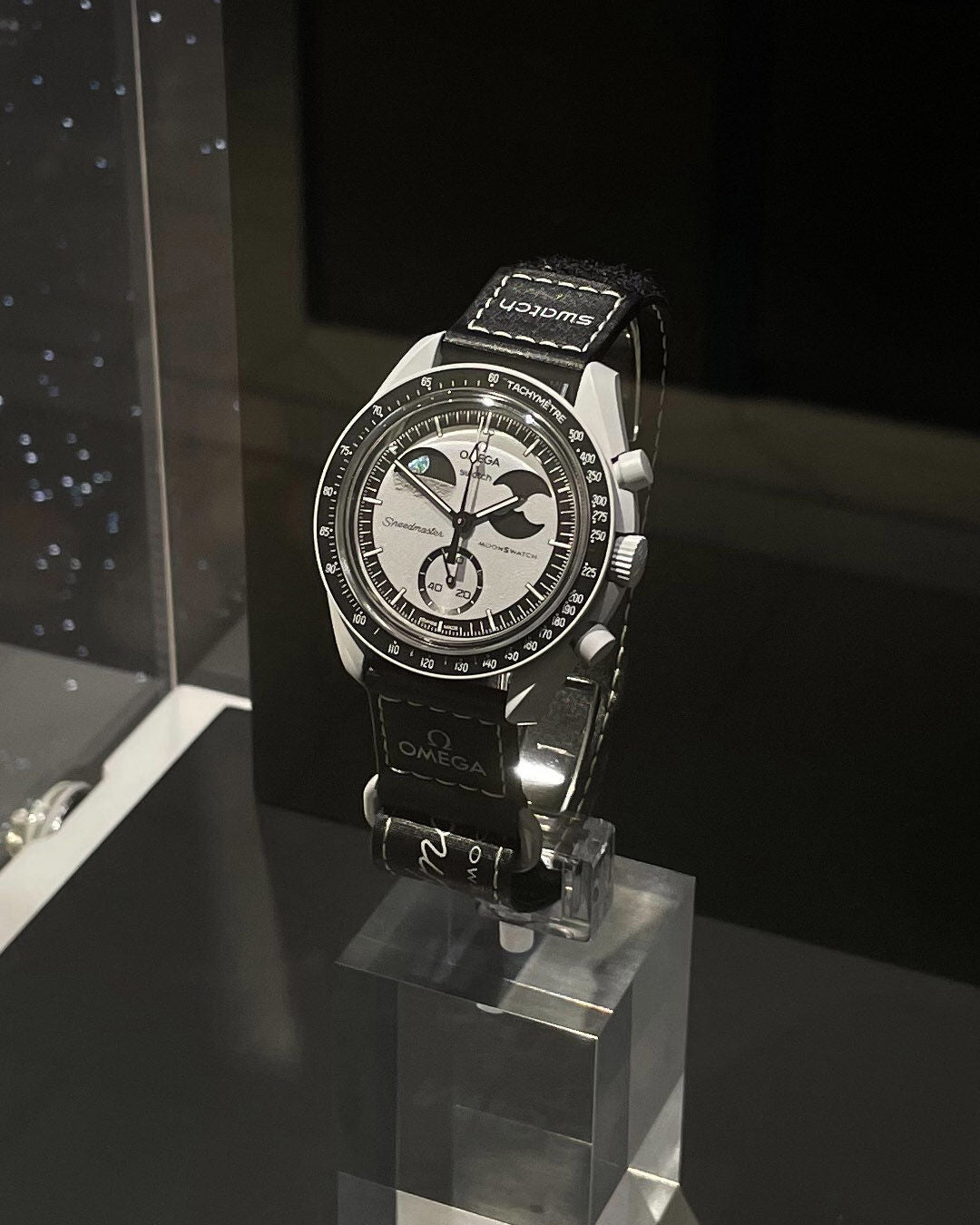 OMEGA X SWATCH Mission to Earthphase
